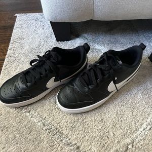 Nike court borough big kid size 7